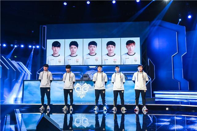 了一个充满 了一个充满